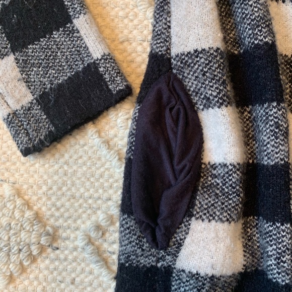 Checkered Ultra-soft Navy/Cream Sweater - Picture 6 of 8